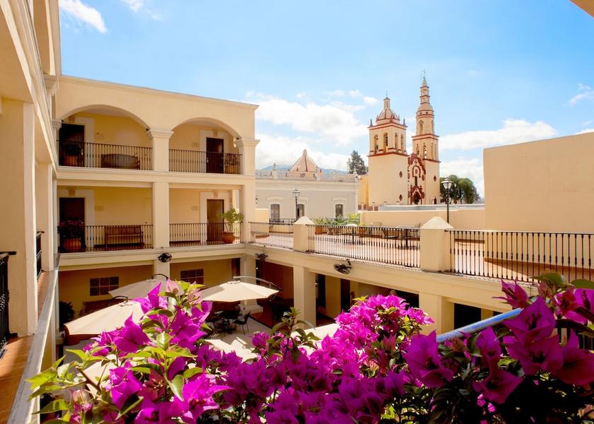 Nuevo León Santiago Exterior Detail