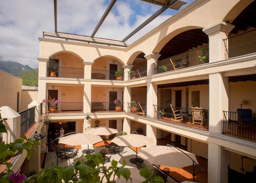 Nuevo León Santiago Exterior Detail