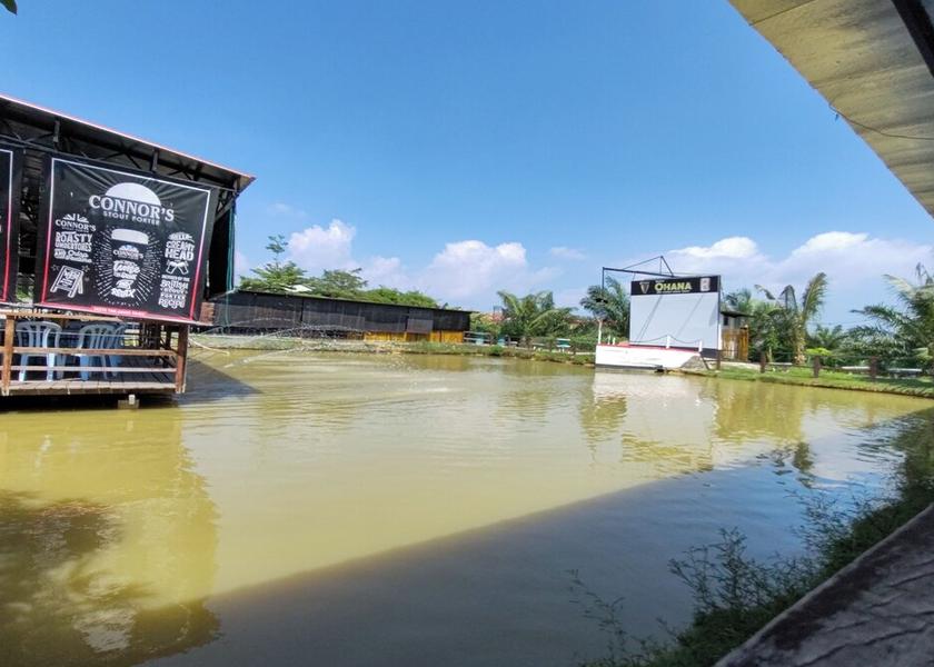 Perak Sitiawan Bar (on property)