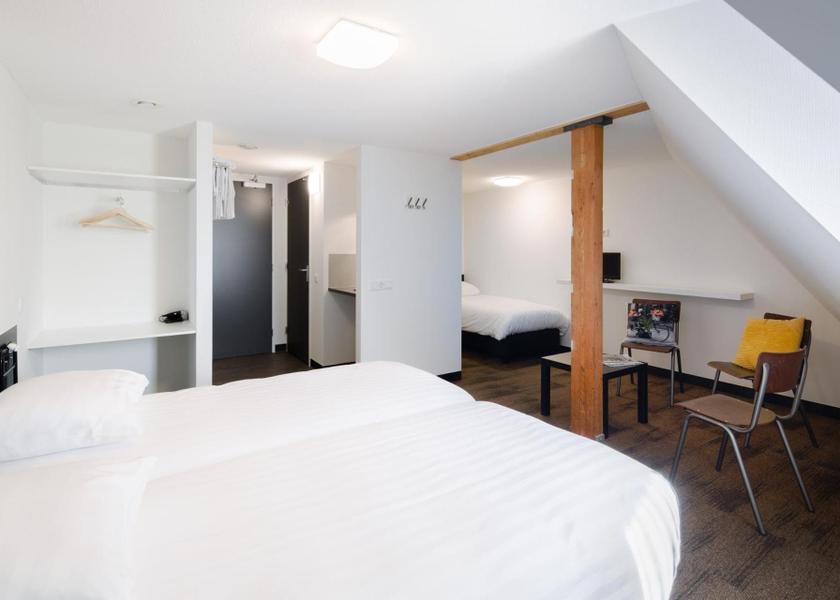 Zeeland Renesse Triple Room with Private Bathroom