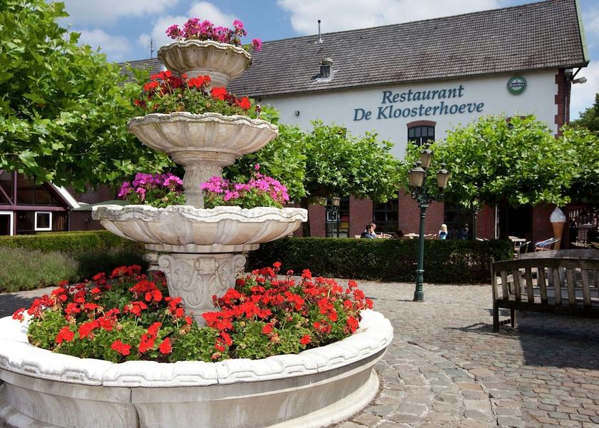 Limburg Arcen Exterior Detail