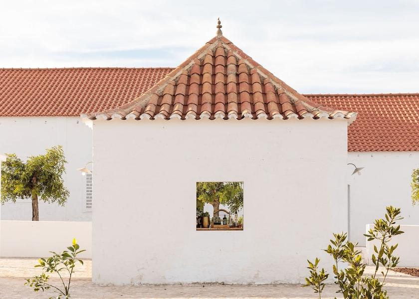 Faro Vila Real Santo Antonio Exterior Detail