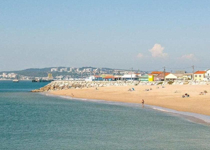 Lisboa Region Almada Beach