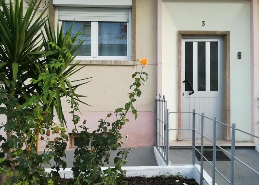 Lisboa Region Almada Entrance