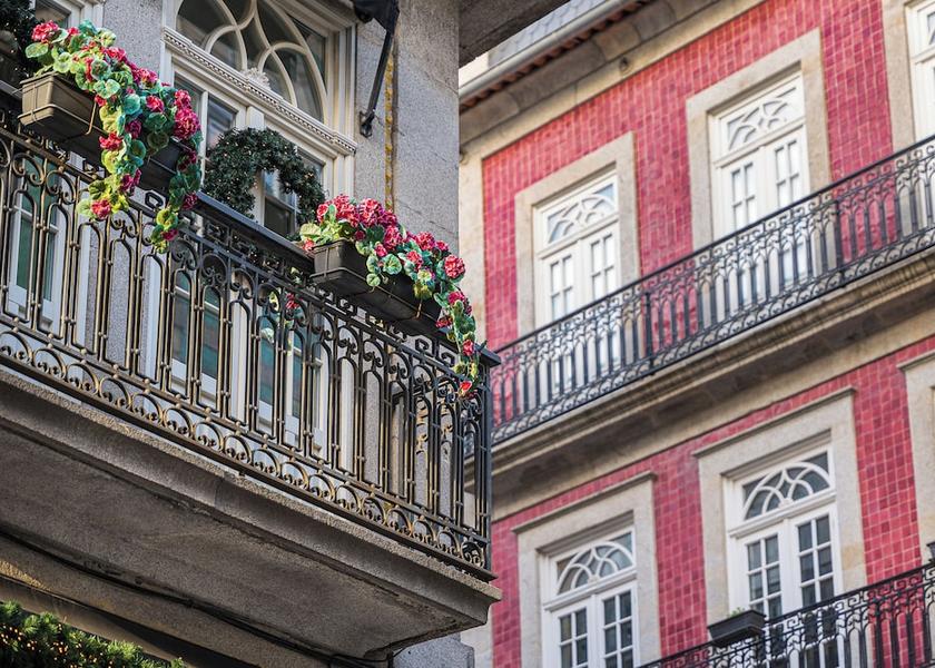 Porto Porto Exterior Detail