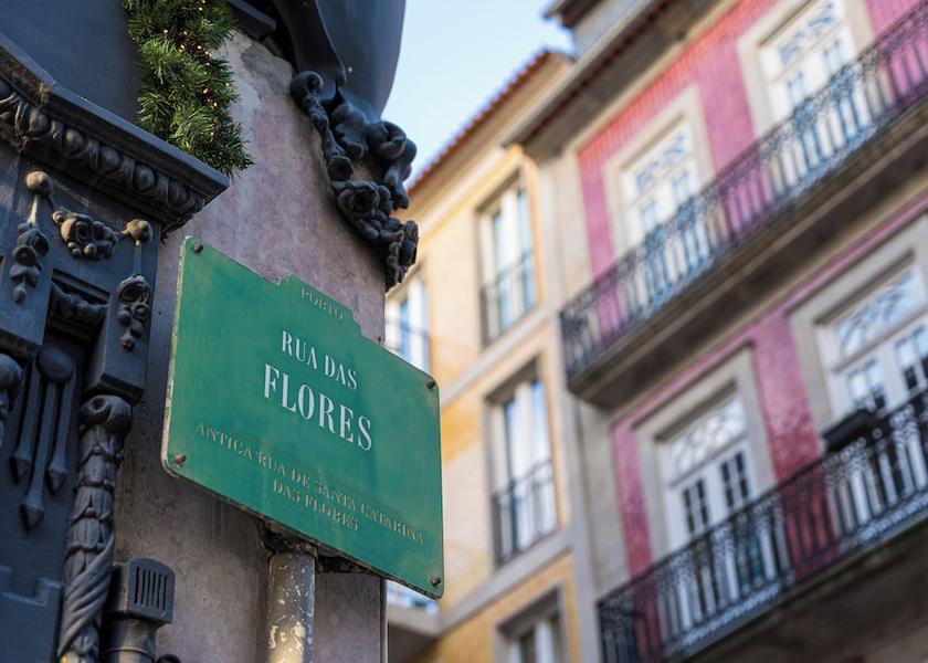Porto Porto Exterior Detail