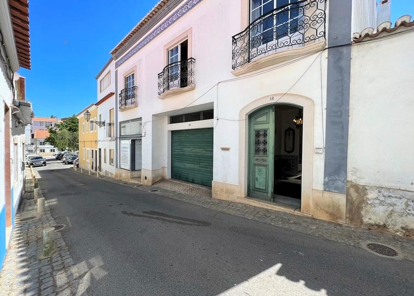 Faro Lagos Exterior Detail