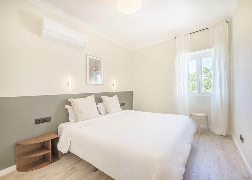  Cascais Room