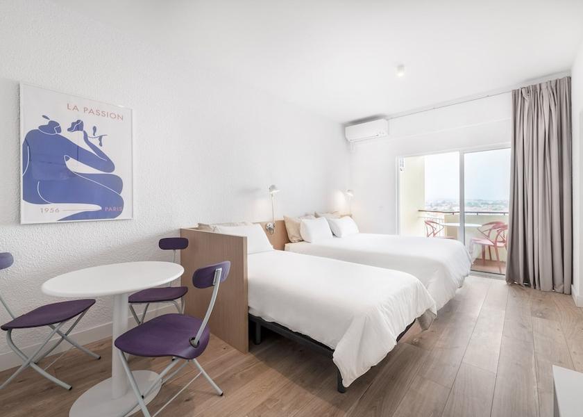  Cascais Room