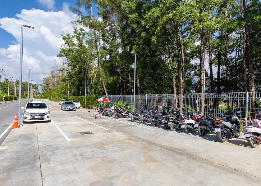 Phuket Choeng Thale Parking