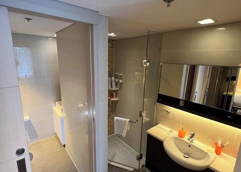 Phuket Choeng Thale Bathroom