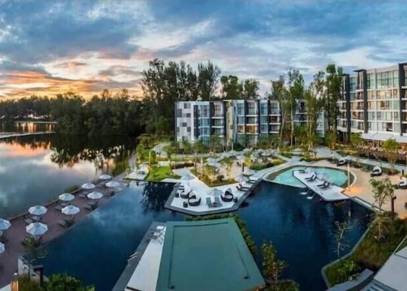 Phuket Choeng Thale Facade