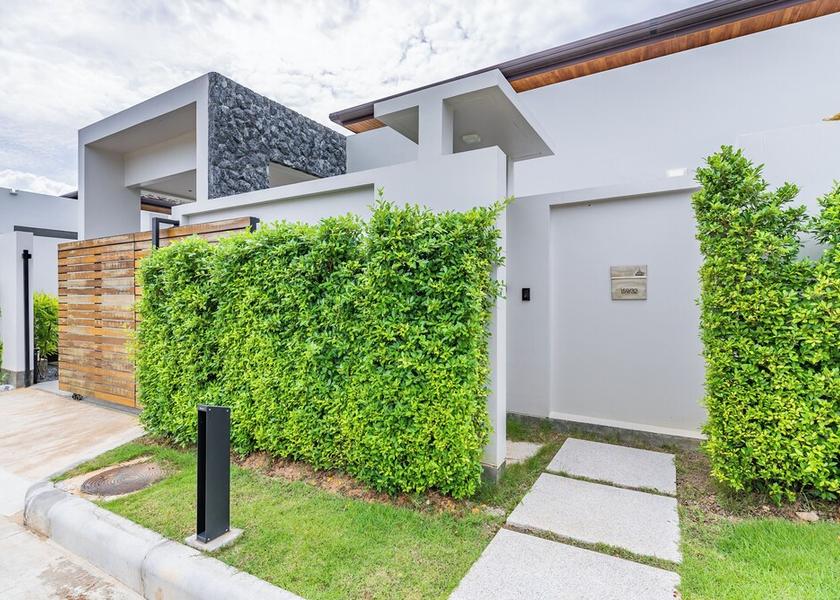 Phuket Si Sunthon Entrance