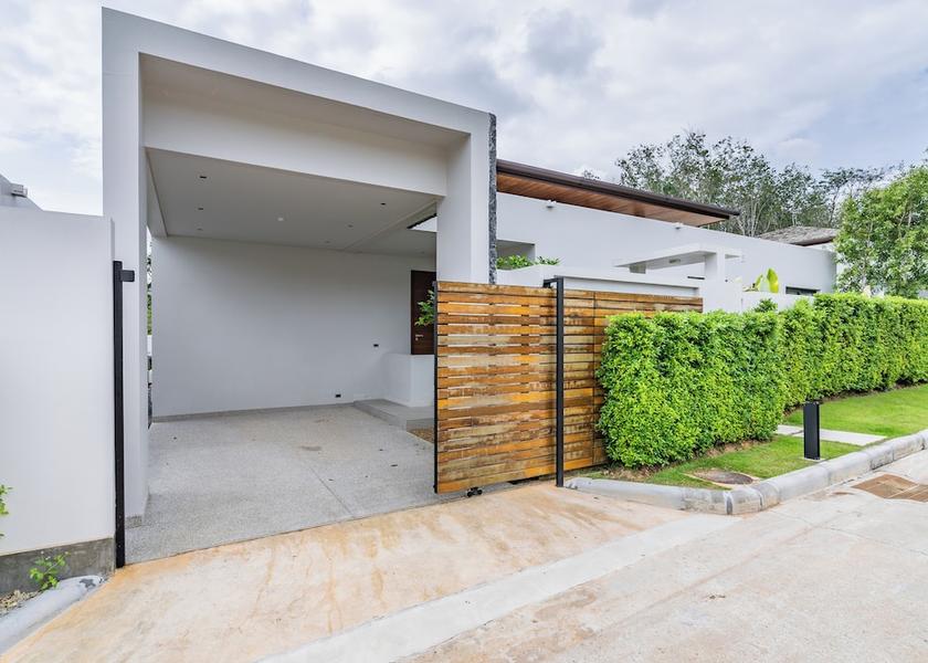 Phuket Si Sunthon Entrance