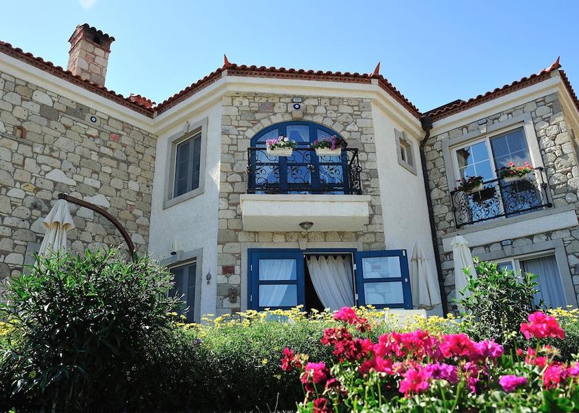 Izmir Çeşme Outdoor dining