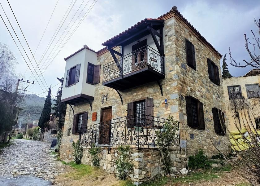 Aydin Soke Exterior Detail
