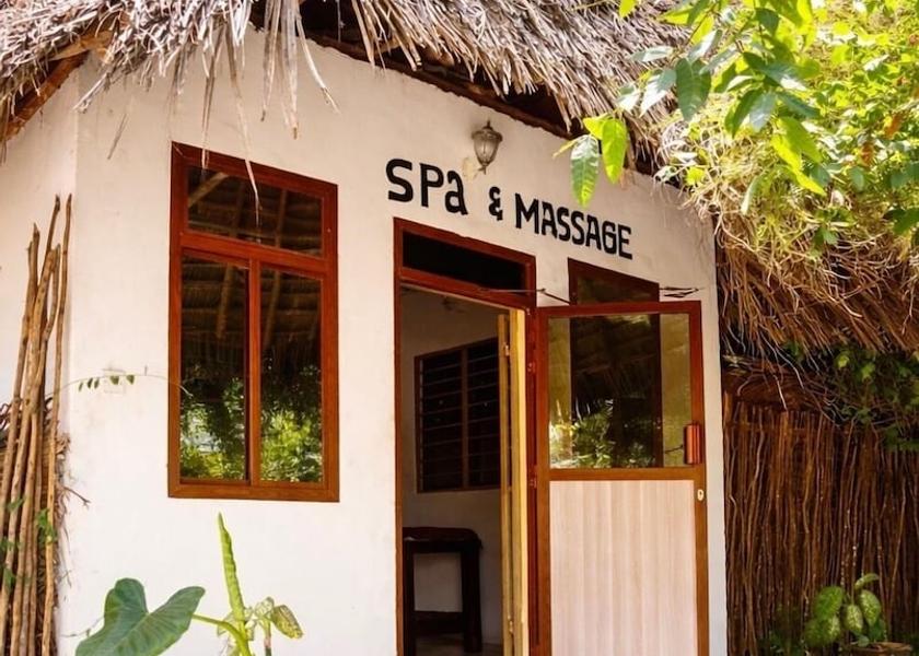  Matemwe Indoor spa tub