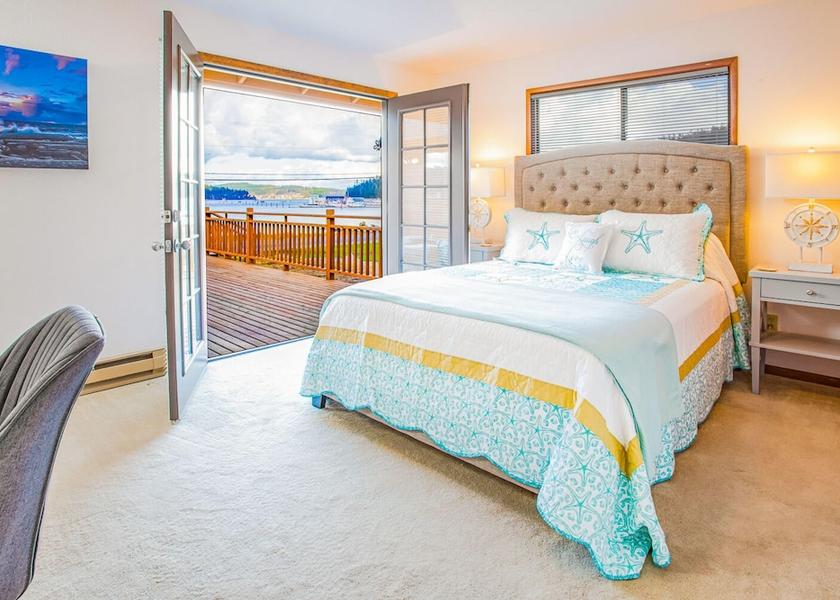 Washington Oak Harbor Room