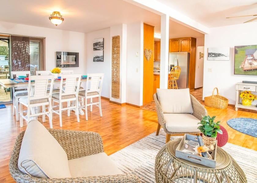 Washington Oak Harbor Room