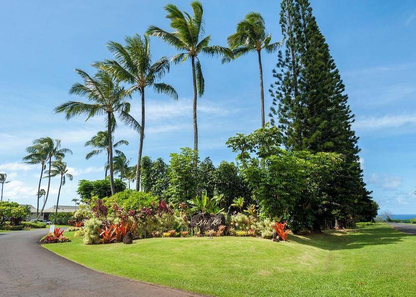 Hawaii Princeville Property Grounds