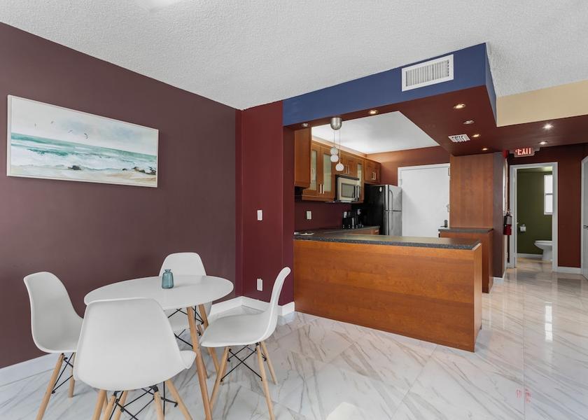 Florida Bay Harbor Islands Living Area