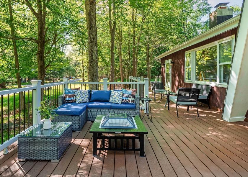 Pennsylvania Pocono Lake Room