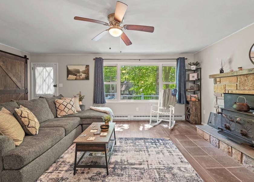 Pennsylvania Pocono Lake Room