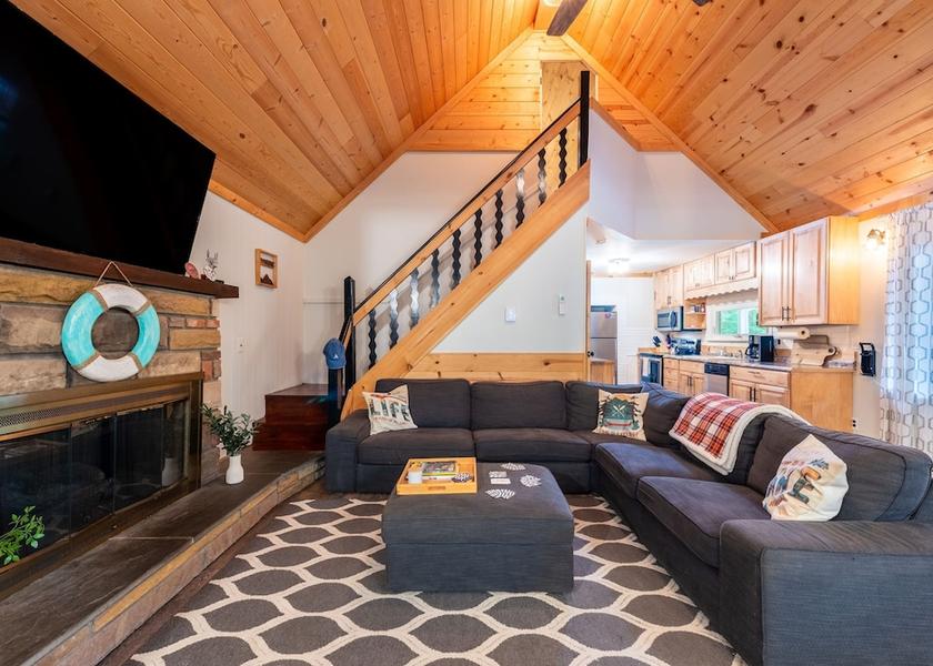 Pennsylvania Pocono Lake Room