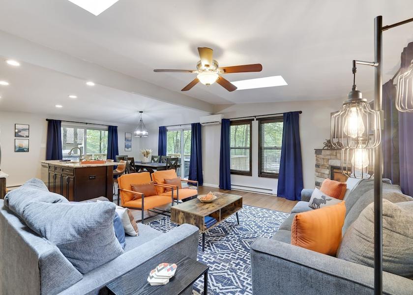 Pennsylvania Pocono Lake Room