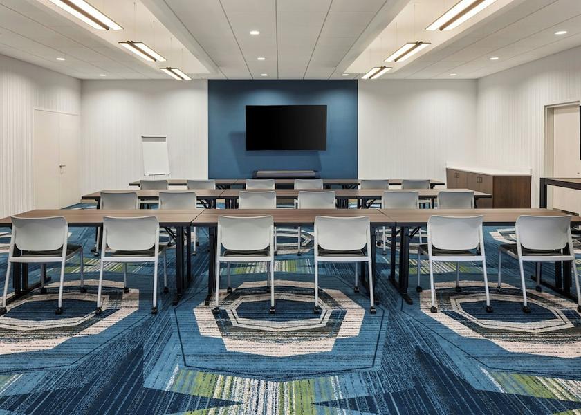 Iowa Bettendorf Meeting Room