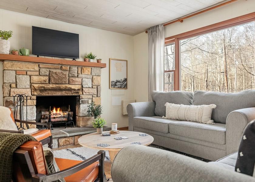 Pennsylvania Pocono Lake Room