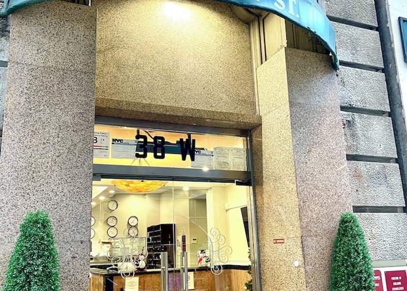 New York New York Facade