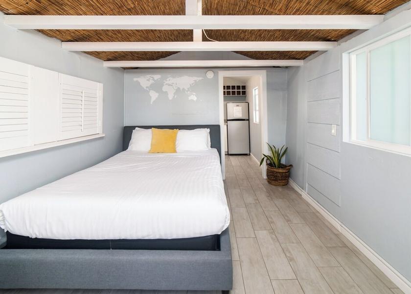 California Oceanside Room