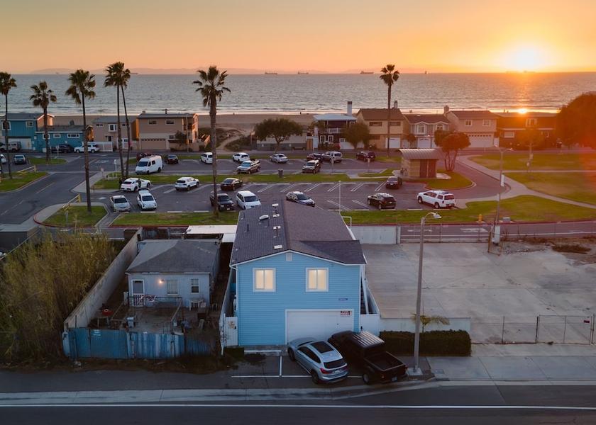California Huntington Beach Room