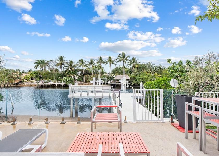 Florida Deerfield Beach Interior Entrance
