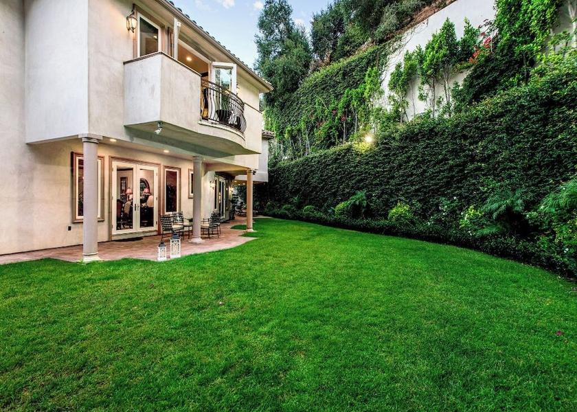 California Beverly Hills Exterior Detail