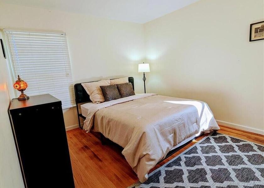 California Van Nuys Room