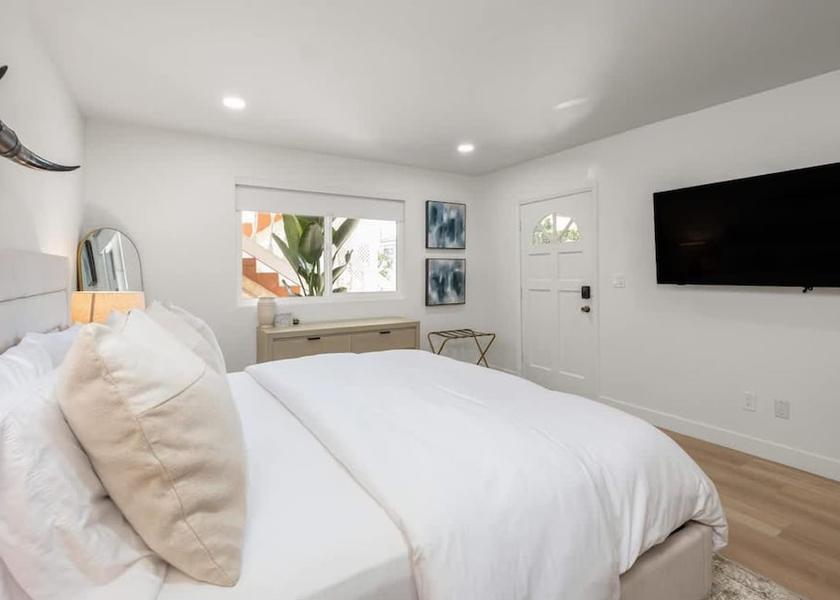 California Redondo Beach Room