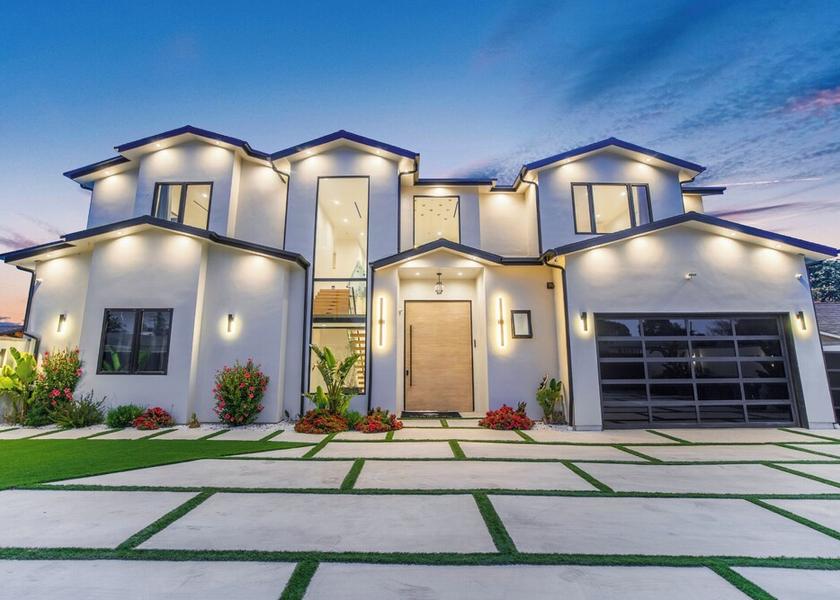 California Woodland Hills Exterior Detail