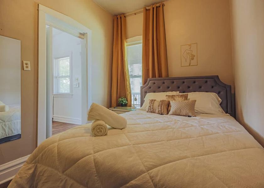 Illinois Forest Park Room