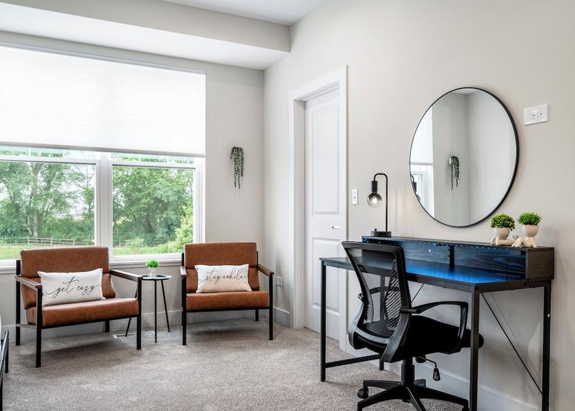 Illinois Warrenville Room