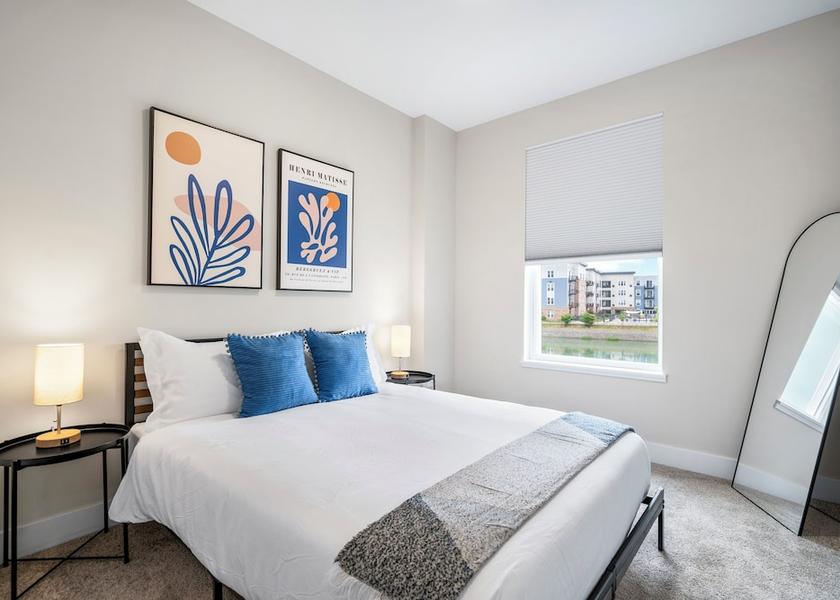 Illinois Warrenville Room