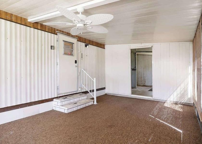 Florida Dade City Interior