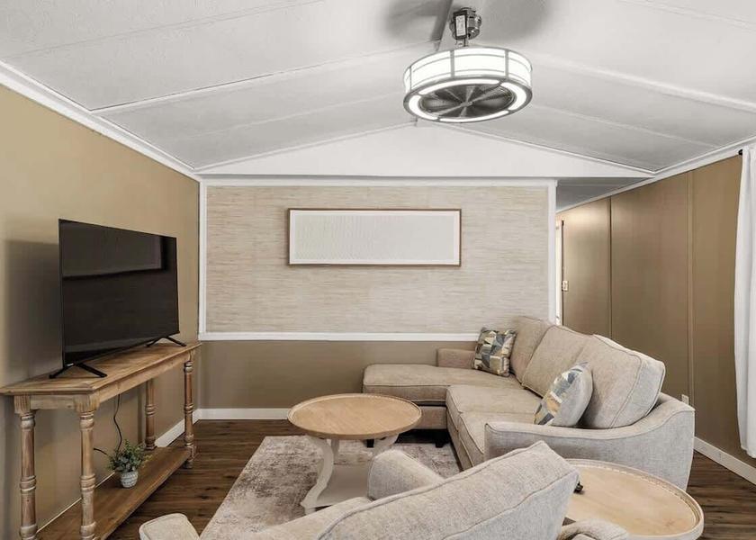 Florida Dade City Living area
