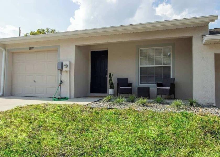 Florida Dade City Exterior Detail