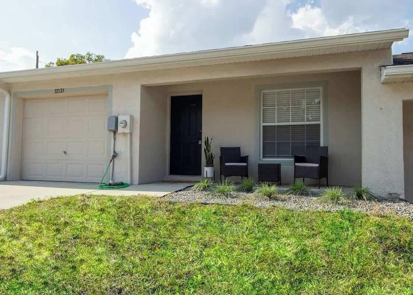 Florida Dade City Exterior Detail