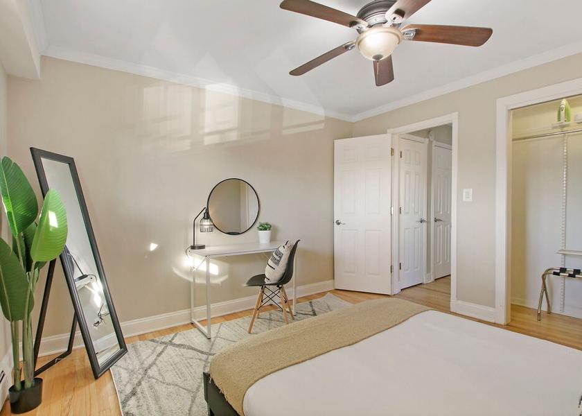 Illinois Arlington Heights Room