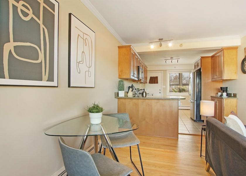 Illinois Arlington Heights In-Room Dining