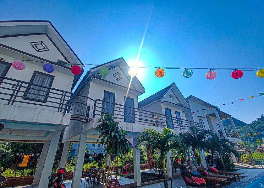 Quang Tri Province Bo Trach Poolside bar