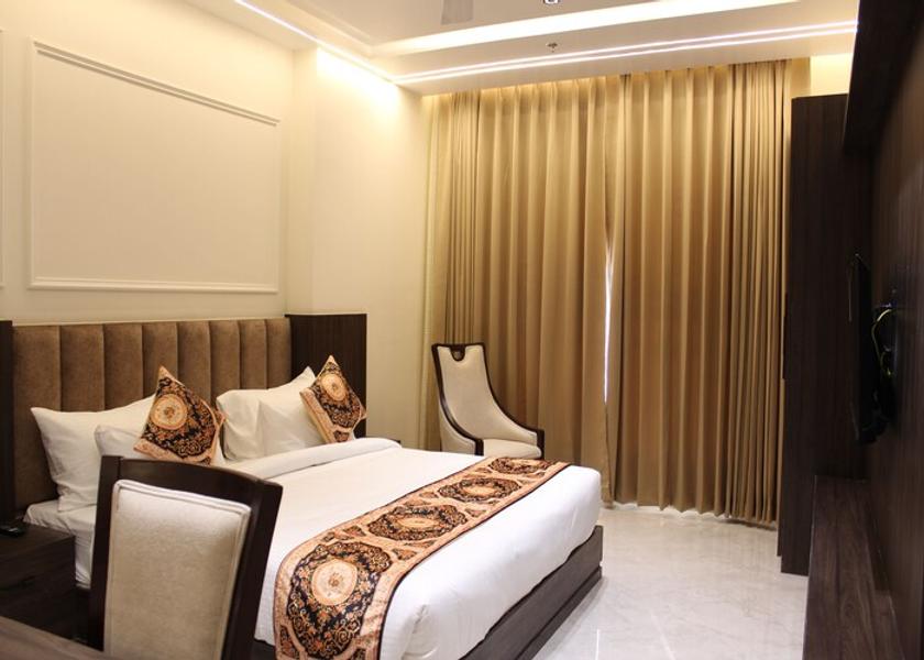 Uttar Pradesh Agra Deluxe with King Bed